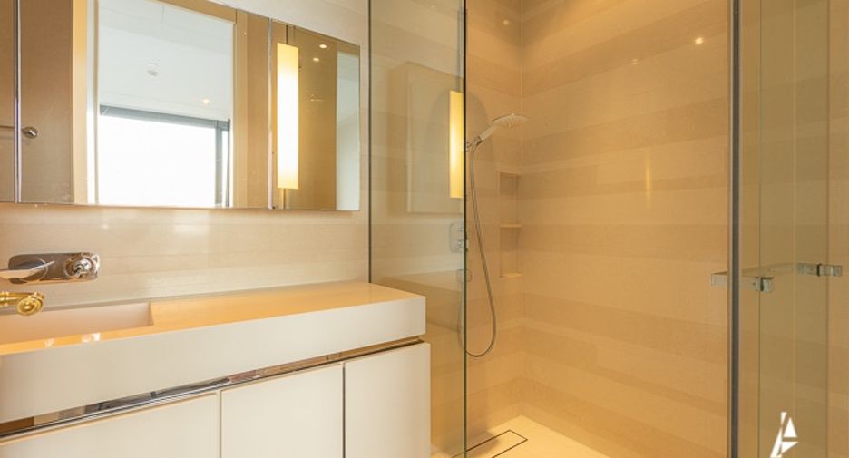 For rent そして for sale 3 ベッドルーム condo in Khlong Toei, Bangkok