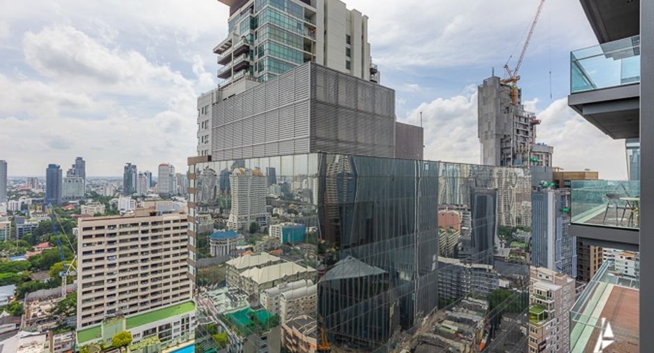 For rent そして for sale 3 ベッドルーム condo in Khlong Toei, Bangkok