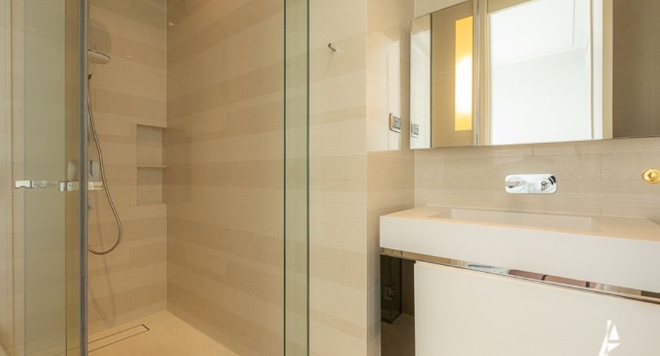 For rent そして for sale 3 ベッドルーム condo in Khlong Toei, Bangkok
