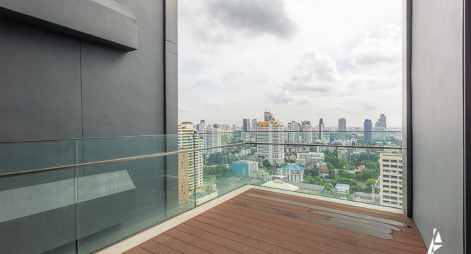 For rent そして for sale 3 ベッドルーム condo in Khlong Toei, Bangkok