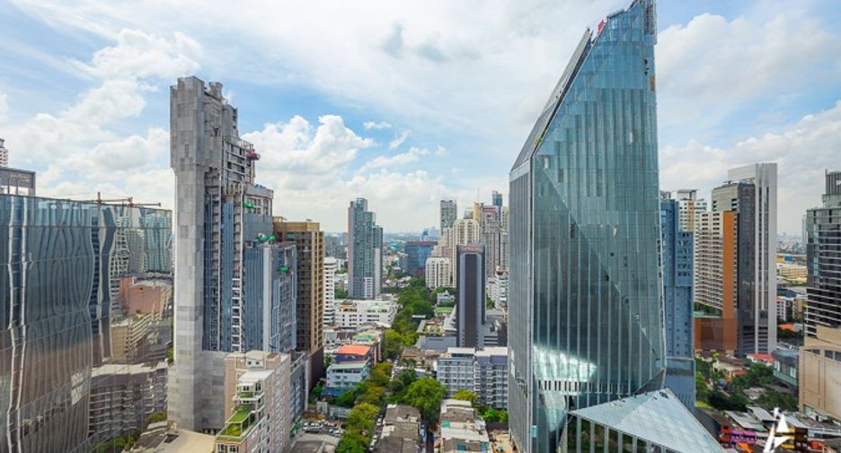For rent そして for sale 3 ベッドルーム condo in Khlong Toei, Bangkok