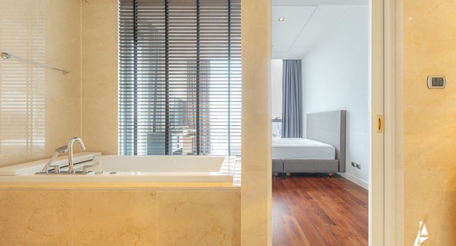 For rent そして for sale 3 ベッドルーム condo in Khlong Toei, Bangkok