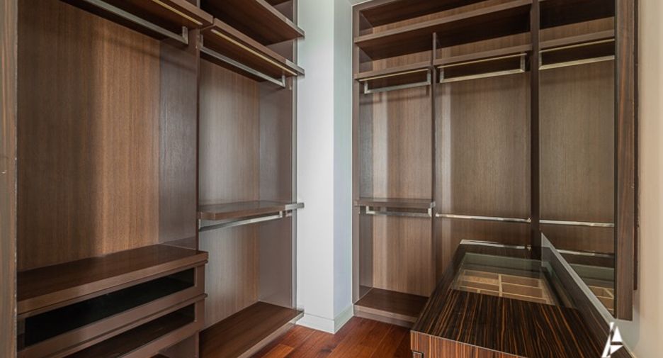 For rent そして for sale 3 ベッドルーム condo in Khlong Toei, Bangkok