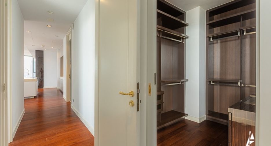 For rent そして for sale 3 ベッドルーム condo in Khlong Toei, Bangkok
