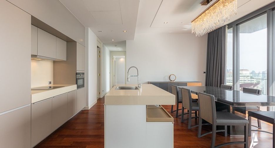 For rent そして for sale 3 ベッドルーム condo in Khlong Toei, Bangkok