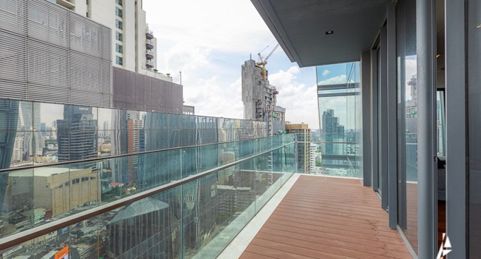 For rent そして for sale 3 ベッドルーム condo in Khlong Toei, Bangkok
