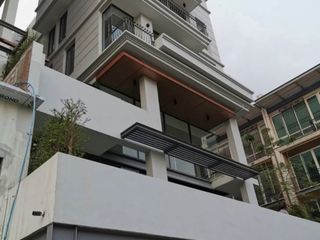 出售 4 卧室 联排别墅 在 Watthana, 曼谷