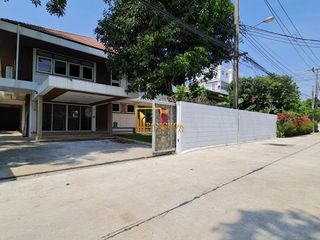 For rent 4 Beds house in Watthana, Bangkok