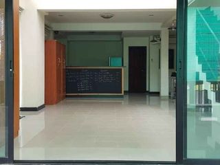 For rent 3 bed retail Space in Mueang Chiang Mai, Chiang Mai