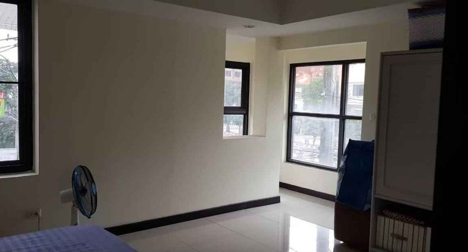 For rent 3 bed retail Space in Mueang Chiang Mai, Chiang Mai