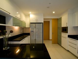 For rent 4 bed serviced apartment in Khlong Toei, Bangkok