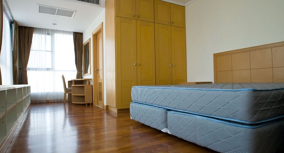 For rent 4 bed serviced apartment in Khlong Toei, Bangkok