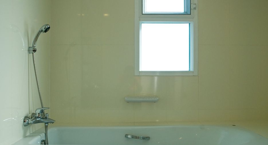 For rent 4 bed serviced apartment in Khlong Toei, Bangkok