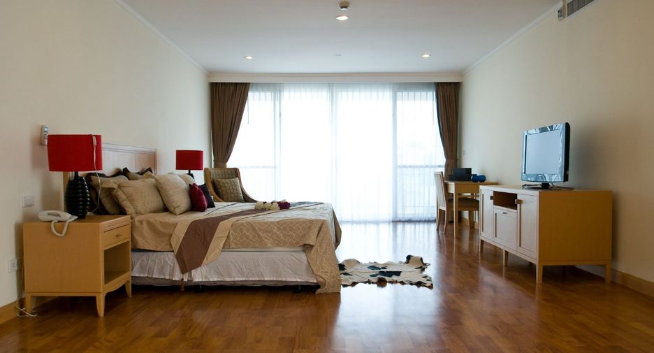 For rent 4 bed serviced apartment in Khlong Toei, Bangkok