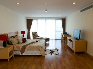 For rent 4 bed serviced apartment in Khlong Toei, Bangkok