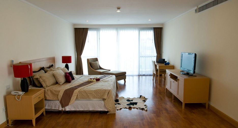 For rent 4 bed serviced apartment in Khlong Toei, Bangkok