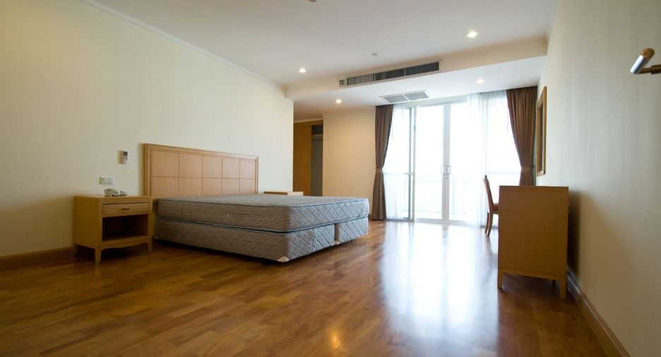 For rent 4 bed serviced apartment in Khlong Toei, Bangkok