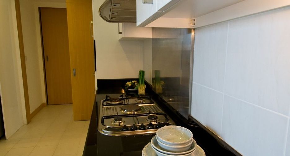 For rent 4 bed serviced apartment in Khlong Toei, Bangkok