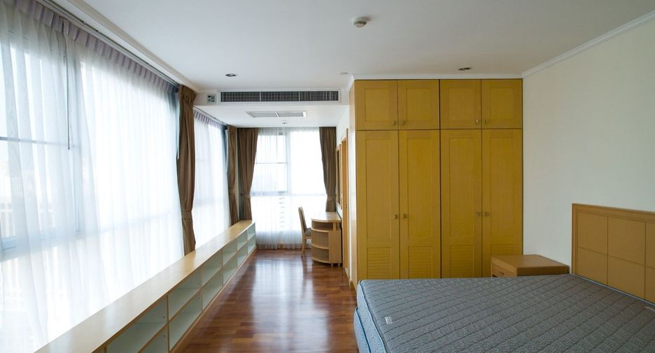 For rent 4 bed serviced apartment in Khlong Toei, Bangkok