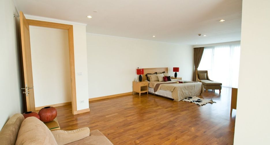 For rent 4 bed serviced apartment in Khlong Toei, Bangkok