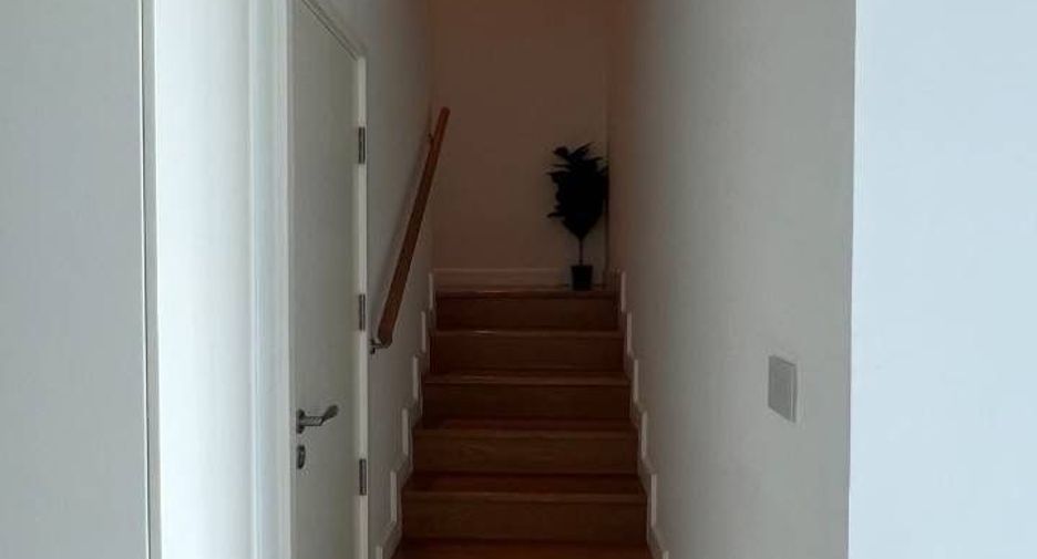 For rent 2 bedrooms condo in Pathum Wan, Bangkok