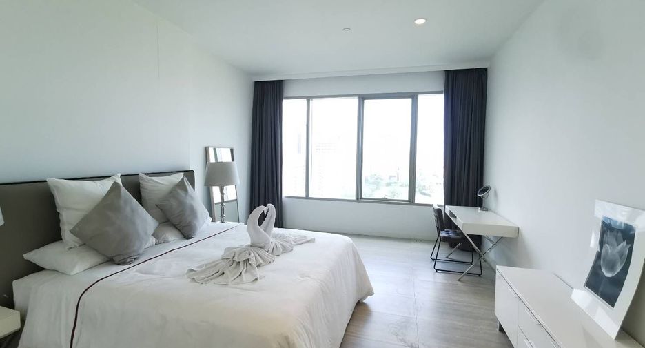 For rent 2 bedrooms condo in Pathum Wan, Bangkok