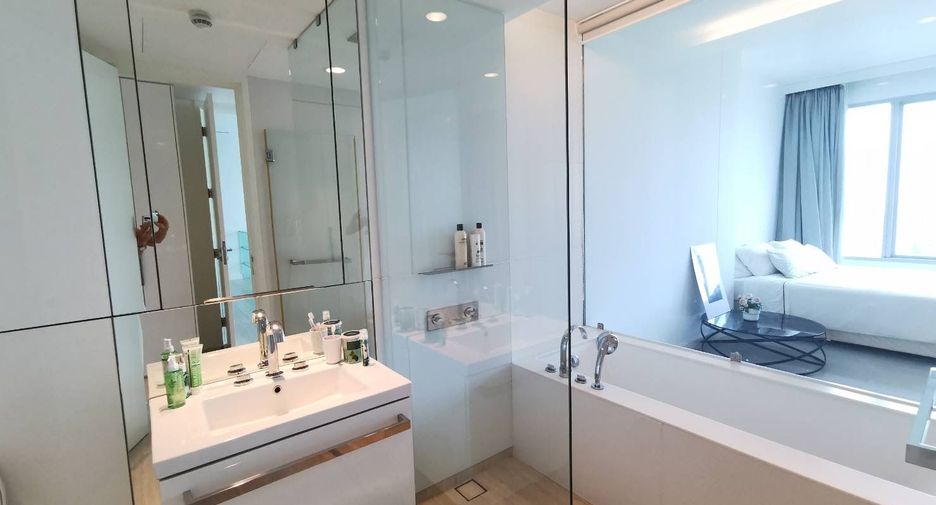 For rent 2 bedrooms condo in Pathum Wan, Bangkok