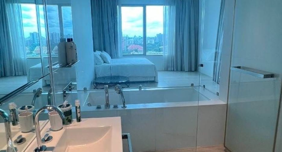For rent 2 bedrooms condo in Pathum Wan, Bangkok