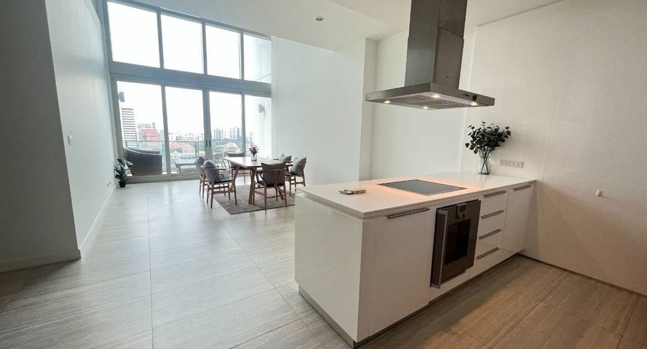 For rent 2 bedrooms condo in Pathum Wan, Bangkok