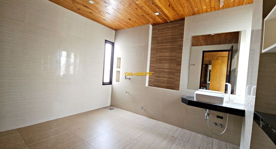 For sale 9 bed house in Pak Kret, Nonthaburi