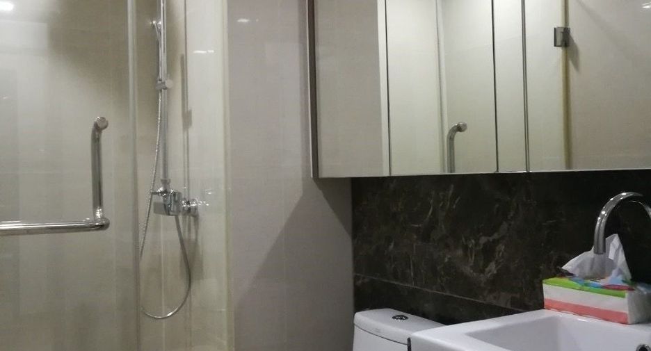 Condo en alquiler de 3 habitaciones en Watthana, Bangkok