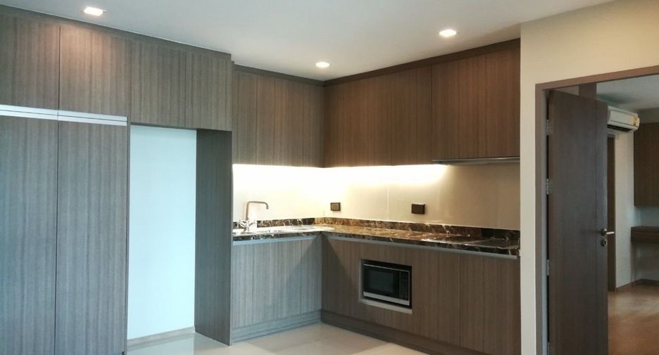 Condo en alquiler de 3 habitaciones en Watthana, Bangkok
