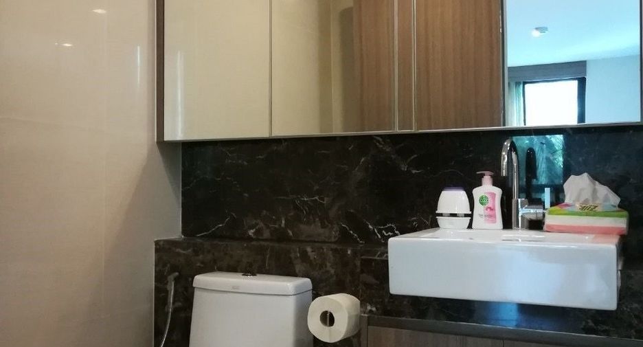 Condo en alquiler de 3 habitaciones en Watthana, Bangkok