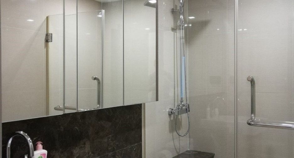 Condo en alquiler de 3 habitaciones en Watthana, Bangkok