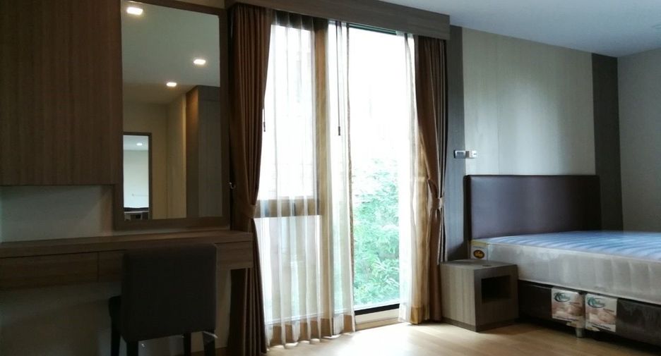 Condo en alquiler de 3 habitaciones en Watthana, Bangkok