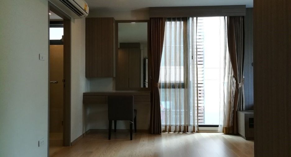 Condo en alquiler de 3 habitaciones en Watthana, Bangkok