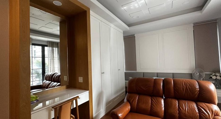 Haus zur Miete mit 5 Zimmer in Yan Nawa, Bangkok