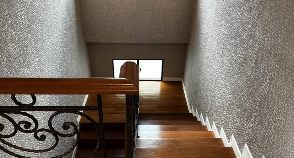 Haus zur Miete mit 5 Zimmer in Yan Nawa, Bangkok