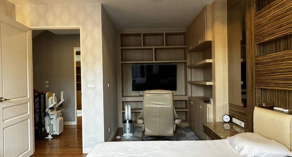 Haus zur Miete mit 5 Zimmer in Yan Nawa, Bangkok