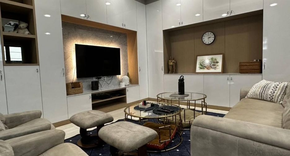 Haus zur Miete mit 5 Zimmer in Yan Nawa, Bangkok