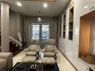 For rent 5 bedrooms house in Yan Nawa, Bangkok