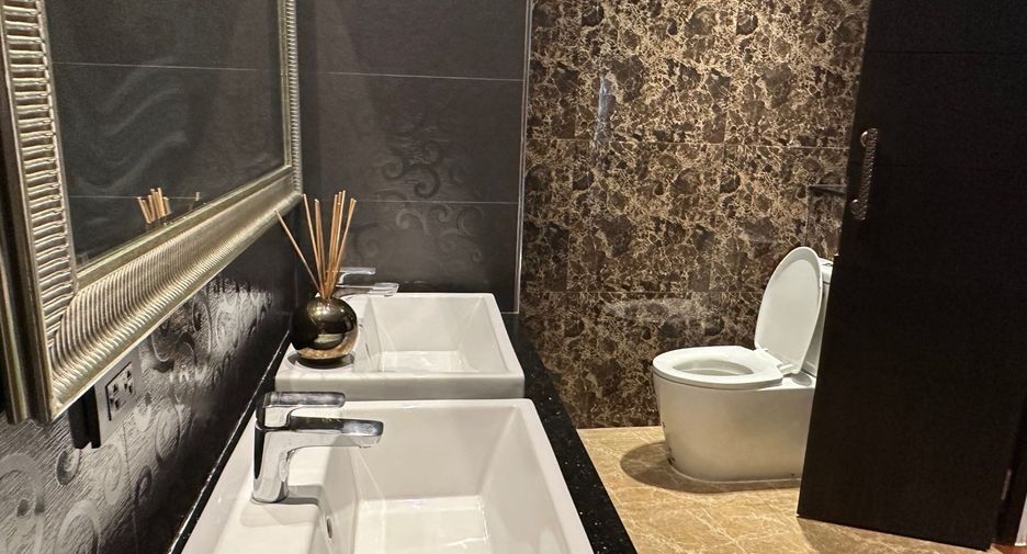 For rent and for sale 3 bedrooms condo in Khlong Toei, Bangkok