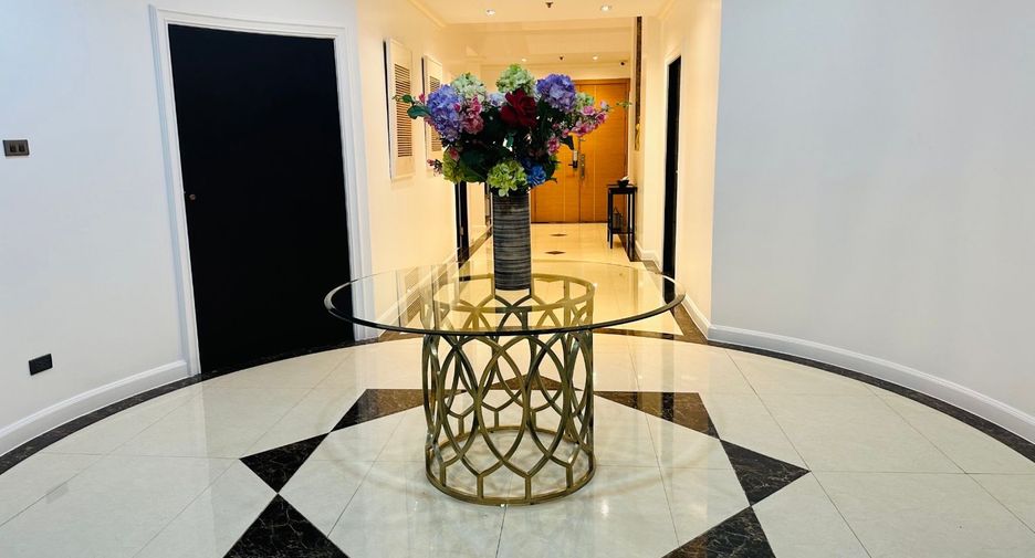 For rent and for sale 3 bedrooms condo in Khlong Toei, Bangkok