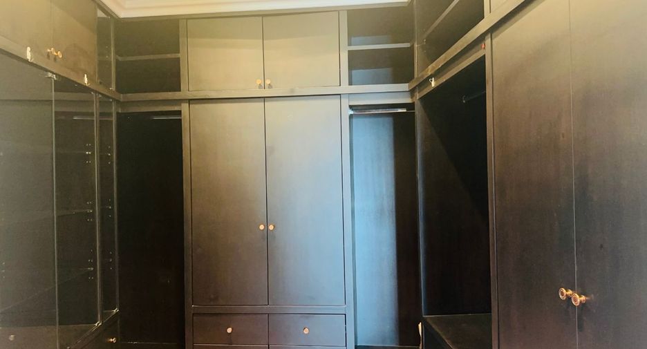 For rent and for sale 3 bedrooms condo in Khlong Toei, Bangkok