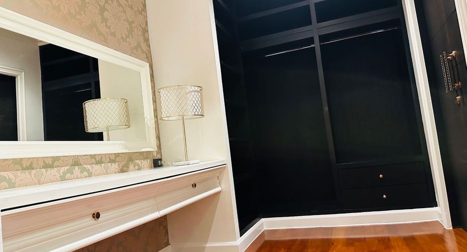 For rent and for sale 3 bedrooms condo in Khlong Toei, Bangkok