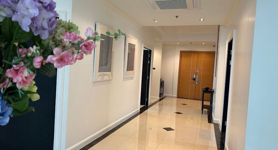 For rent and for sale 3 bedrooms condo in Khlong Toei, Bangkok