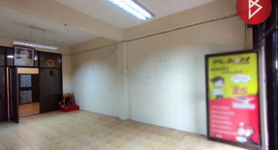 For sale 3 Beds retail Space in Sam Phran, Nakhon Pathom