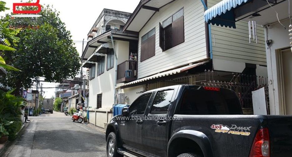 For sale 6 Beds townhouse in Lam Luk Ka, Pathum Thani