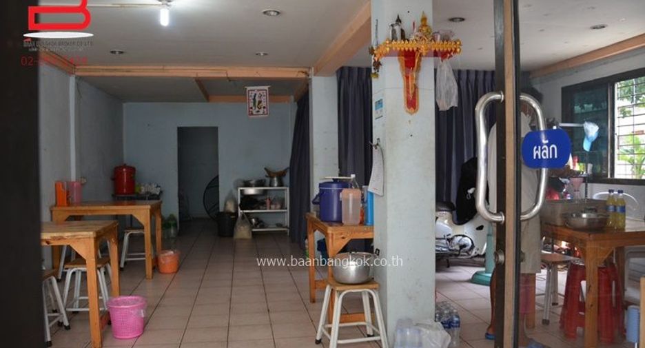 For sale 6 bed townhouse in Lam Luk Ka, Pathum Thani