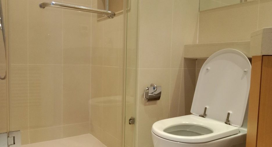 For rent 3 bedrooms condo in Pathum Wan, Bangkok